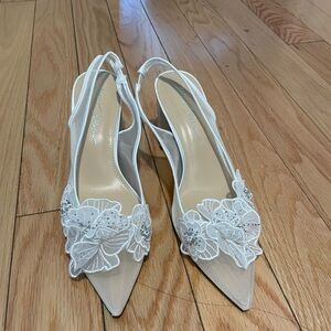 New Betsey Johnson Petra White Floral Slingback Heels